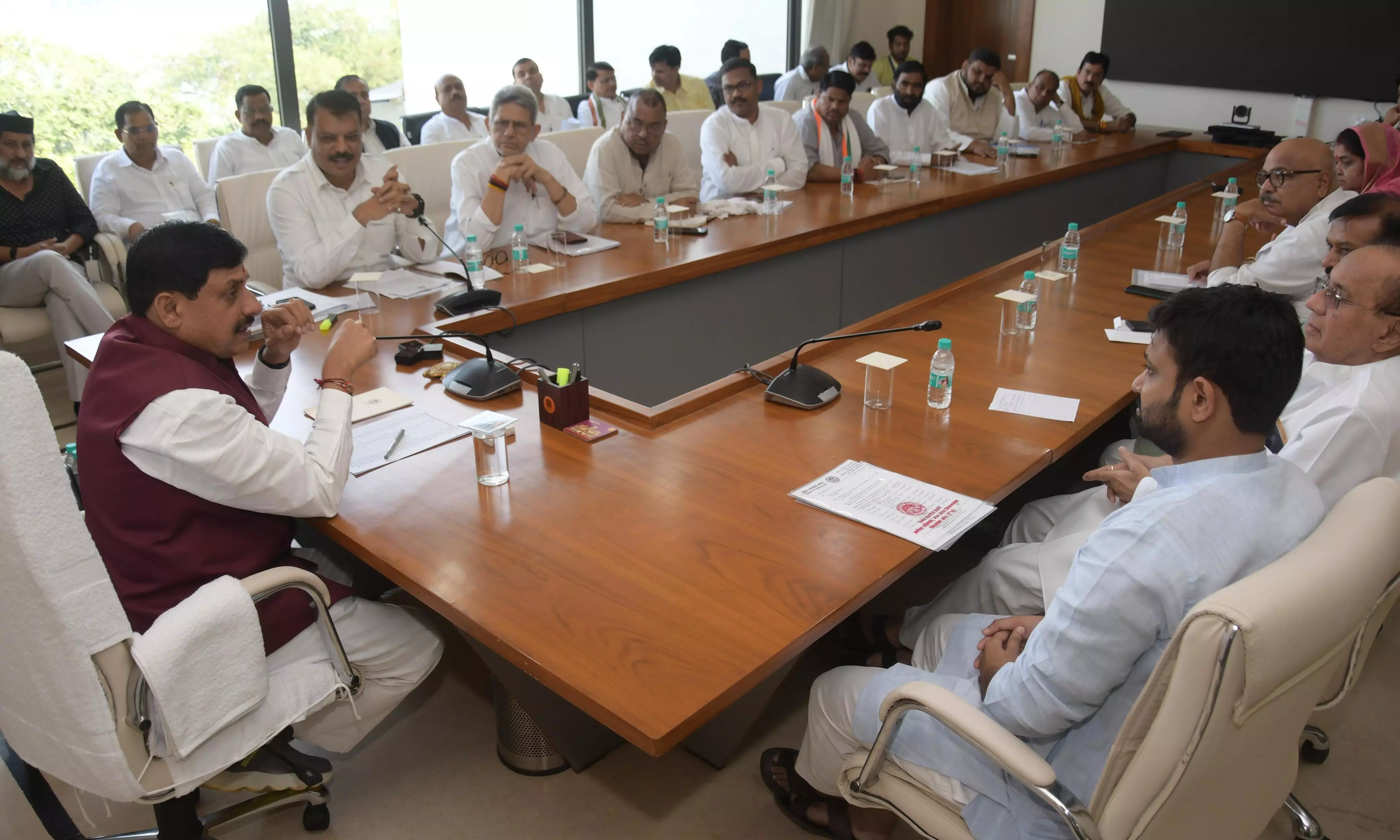 MP: Mohan chairs meeting of Congress MLAs, asks them to prepare roadmap for development of their constituencies MP: Mohan chairs meeting of Congress MLAs, asks them to prepare roadmap for development of their constituencies