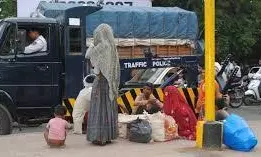 Cops Intensify Efforts To Track Begging Gangs at Traffic Signals