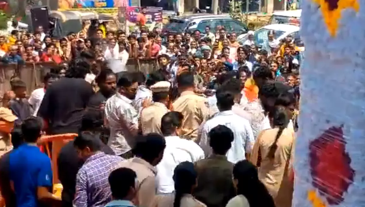 Dais With Jhansi Reddy, Actor Priyanka Mohan Caves In