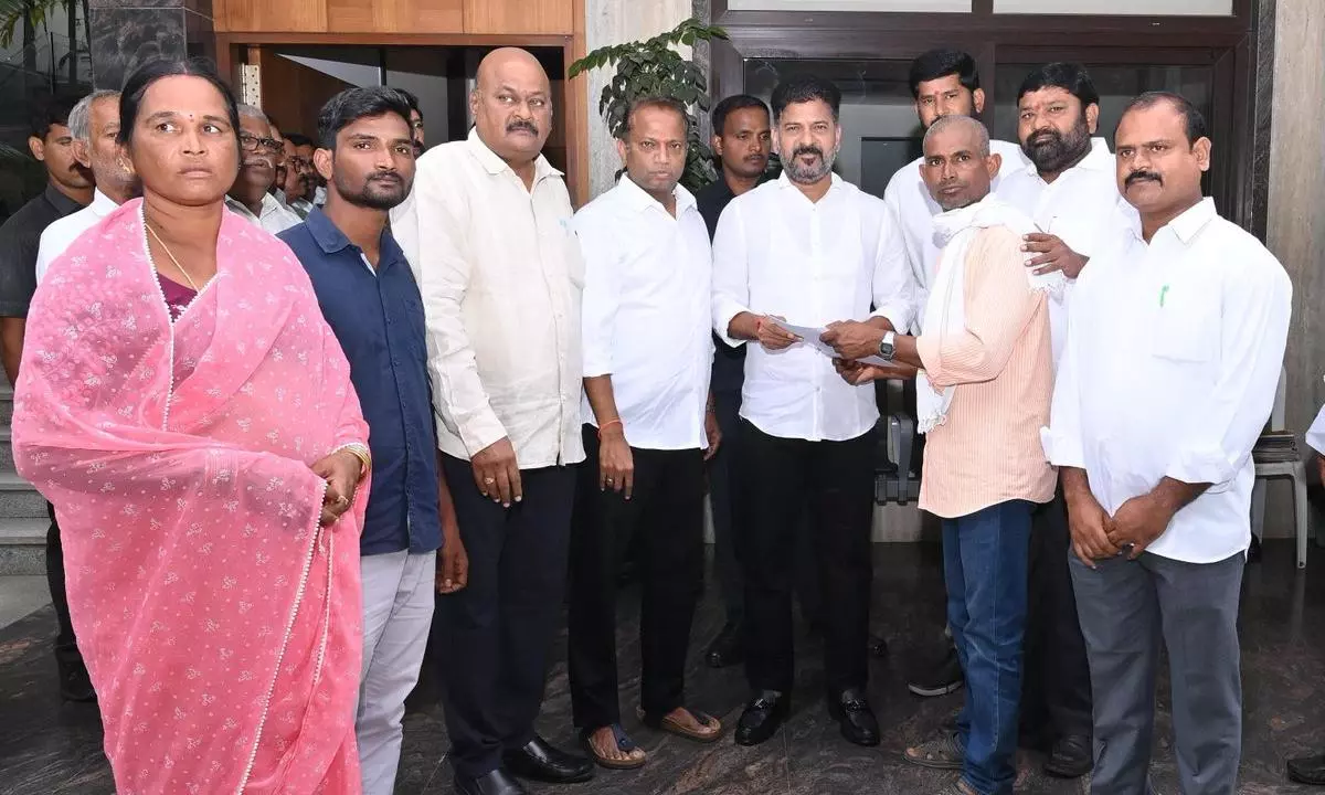 Gulf Victim Calls on Telangana CM Gulf Victim Calls on Telangana CM