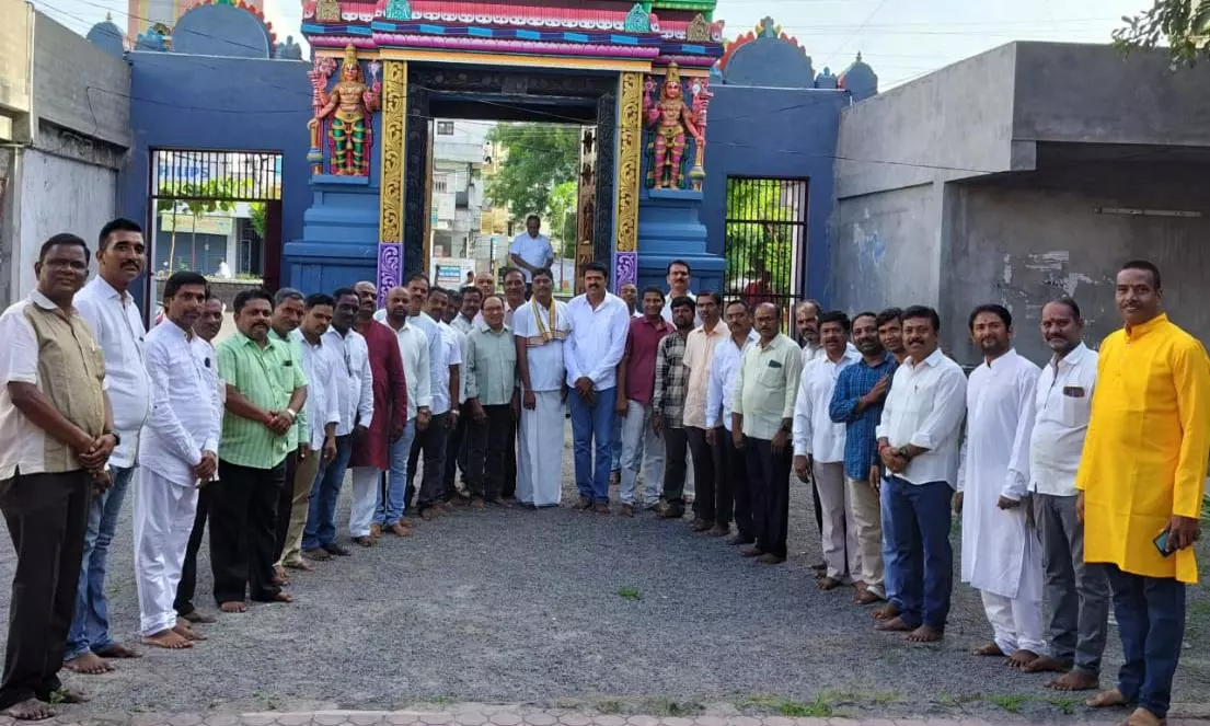 WhatsApp Group Srinivas Connects 10,000 Devotees Together