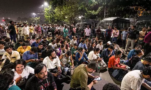 West Bengal junior doctors continue sit-in, wait for state govt to fulfil their demands