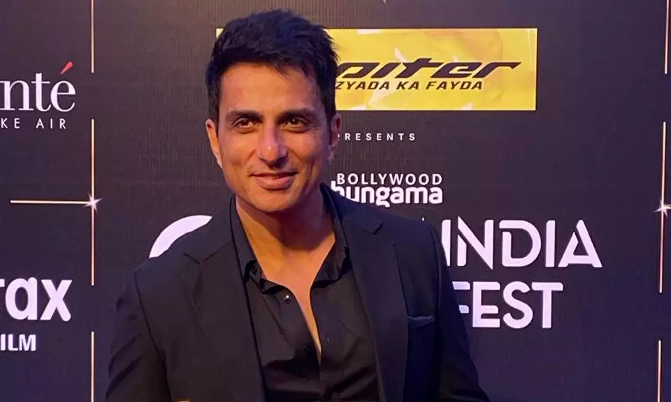 Sonu Sood achieves another feat, wins ‘Humanitarian of the year’ award Sonu Sood achieves another feat, wins ‘Humanitarian of the year’ award