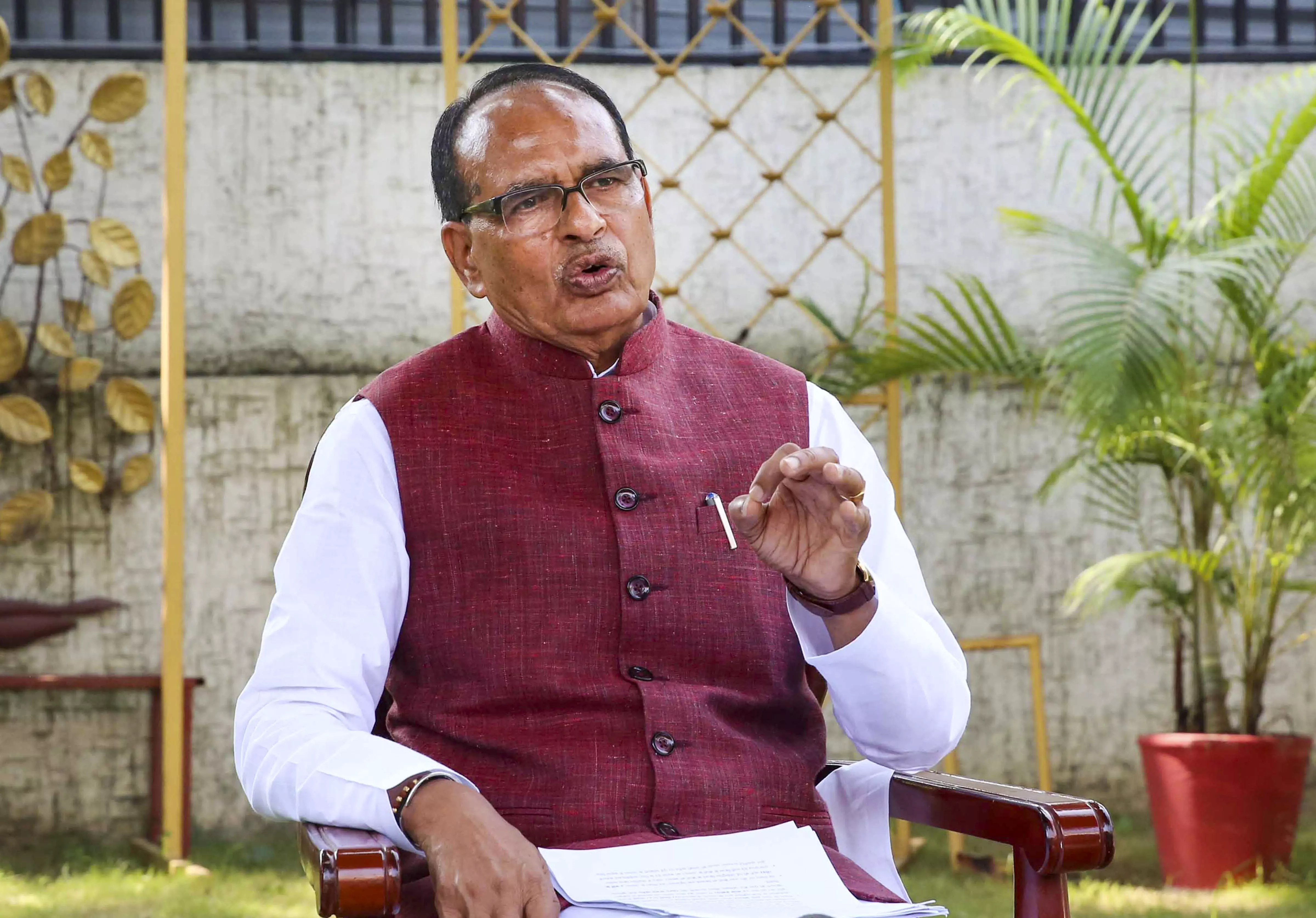 Soren govt favouring infiltrators, will implement NRC in Jharkhand: Shivraj Chouhan Soren govt favouring infiltrators, will implement NRC in Jharkhand: Shivraj Chouhan
