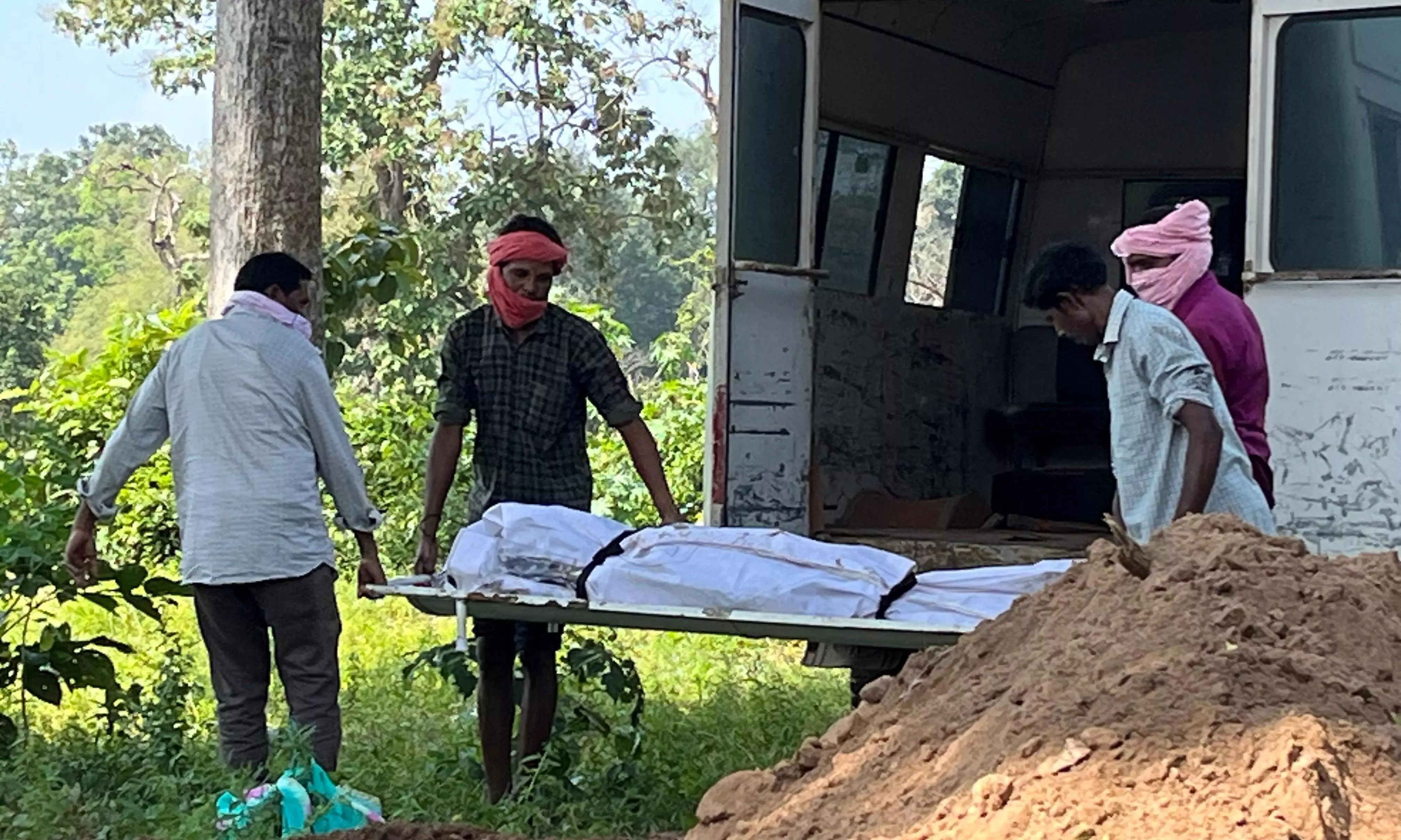 Chhattisgarh: Family Refuses Body of Slain Naxal, Cops Perform Last Rites Chhattisgarh: Family Refuses Body of Slain Naxal, Cops Perform Last Rites