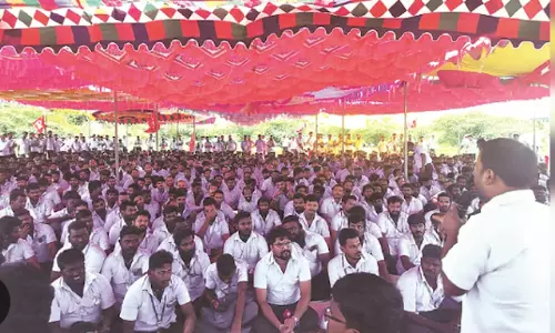Tamil Nadu: Police detain union leaders at Samsungs Sriperumbudur plant