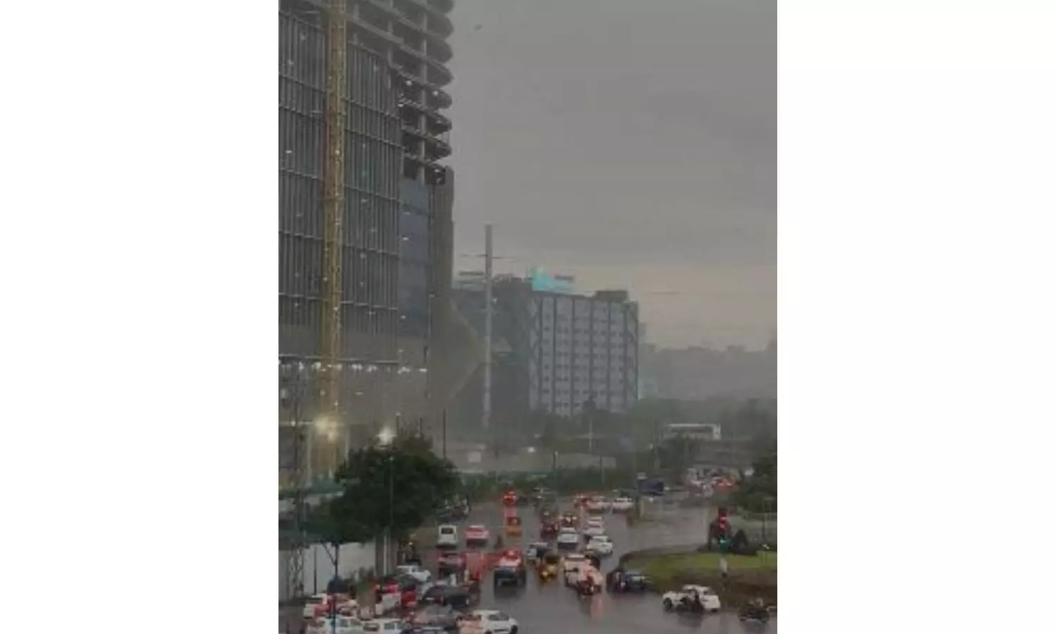Sudden showers lash few areas in Cyberabad