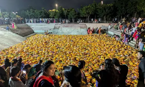 Hussainsagar turns colourful with Bathukammas