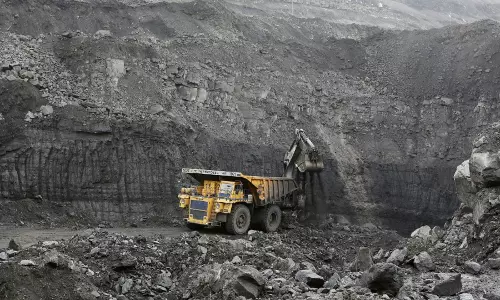 Indias Industrial Output Contracts 0.1% in August