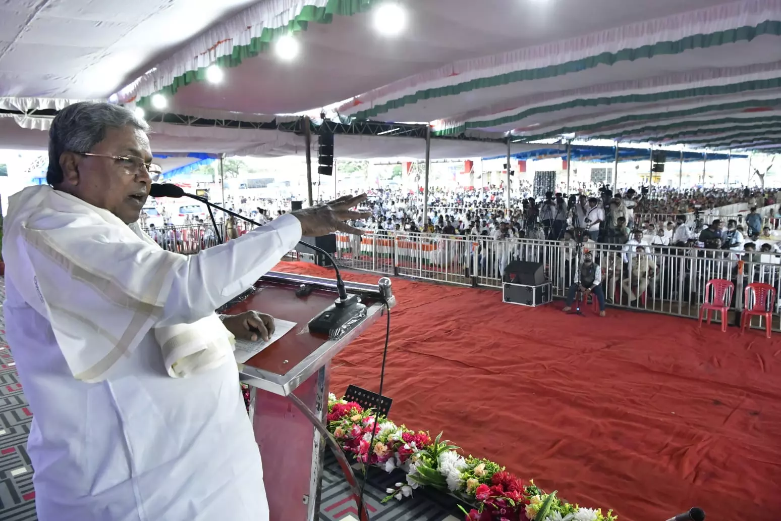 Siddaramaiah Urges Karnataka to Reject BJPs Divisive Politics at Savadatti Event Siddaramaiah Urges Karnataka to Reject BJPs Divisive Politics at Savadatti Event
