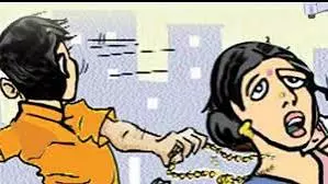 Nizamabad:Daylight Gold Chain Snatching Shocks Locals Nizamabad:Daylight Gold Chain Snatching Shocks Locals