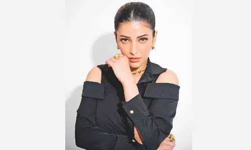 Shruti Haasan walks out of Dacoit?