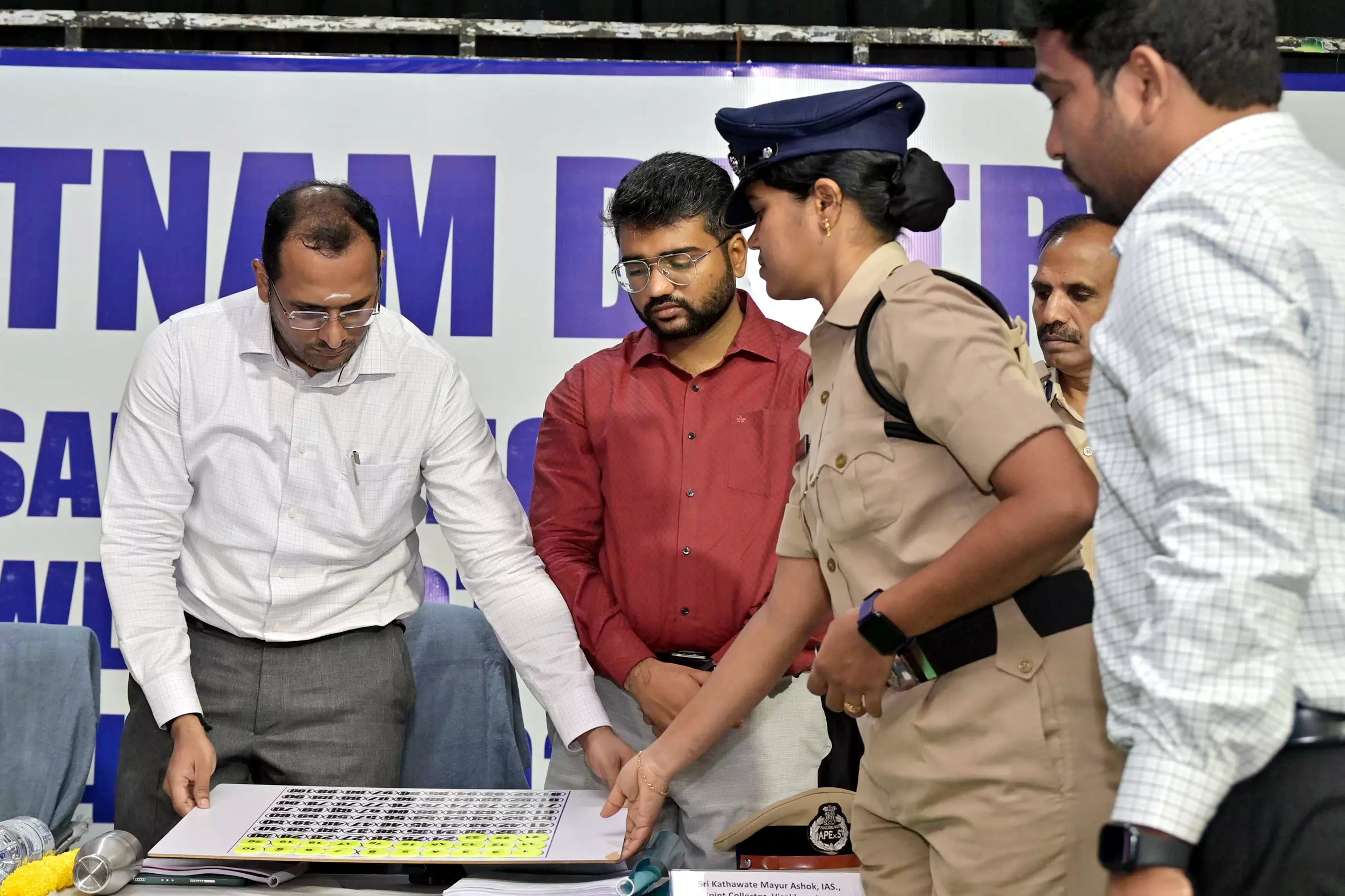 Many burn their fingers, lose money as liquor shops allotted via lottery system Many burn their fingers, lose money as liquor shops allotted via lottery system