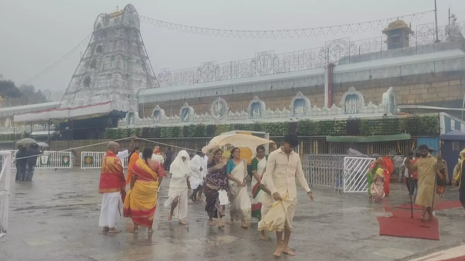 Rains disrupt normal life in Nellore and Tirupati districts