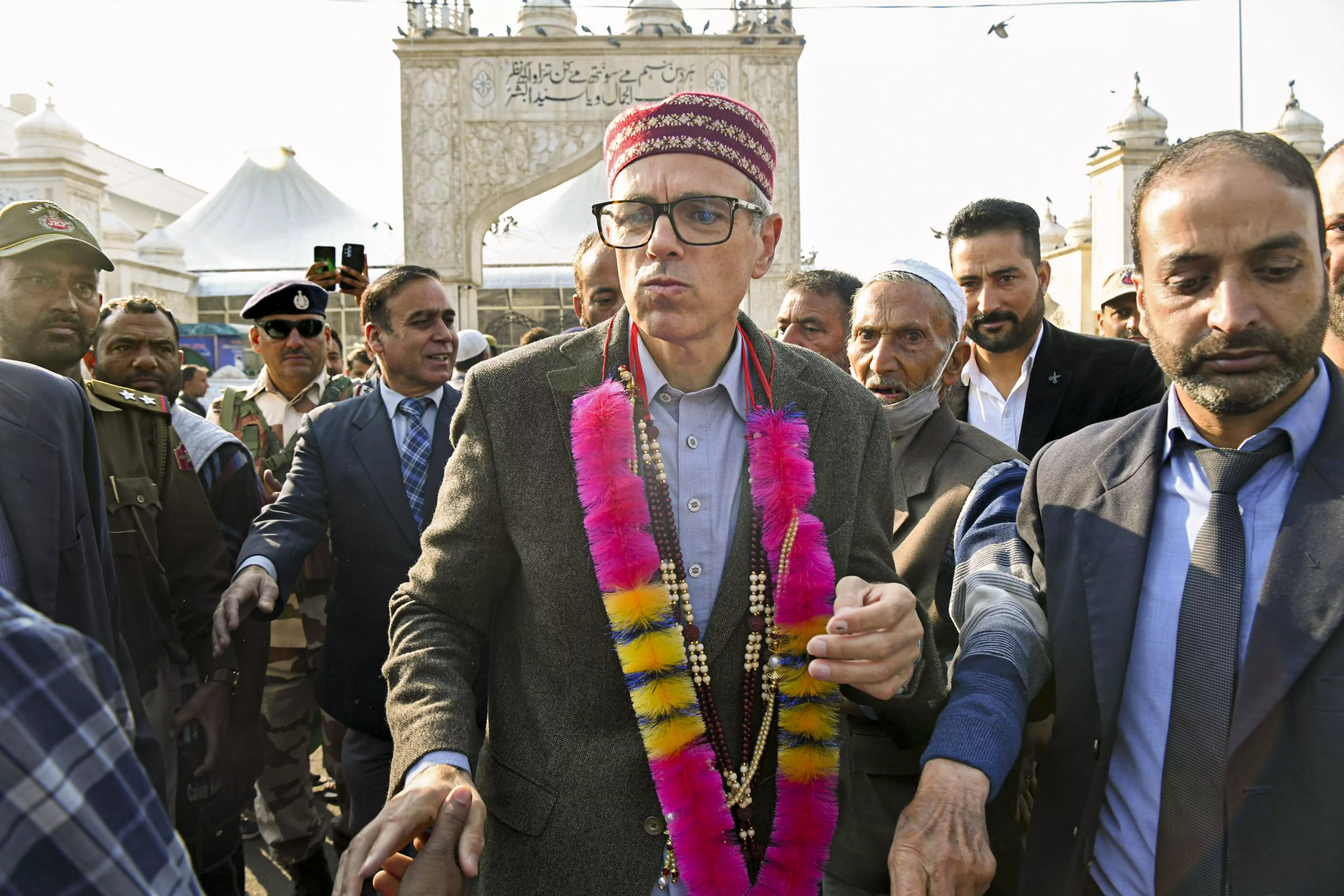 Omar visits Hazratbal shrine ahead of his swearing in Omar visits Hazratbal shrine ahead of his swearing in