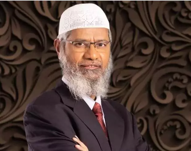 How can a fugitive seek clubbing of FIRs: Centre questions Zakir Naik plea in SC How can a fugitive seek clubbing of FIRs: Centre questions Zakir Naik plea in SC