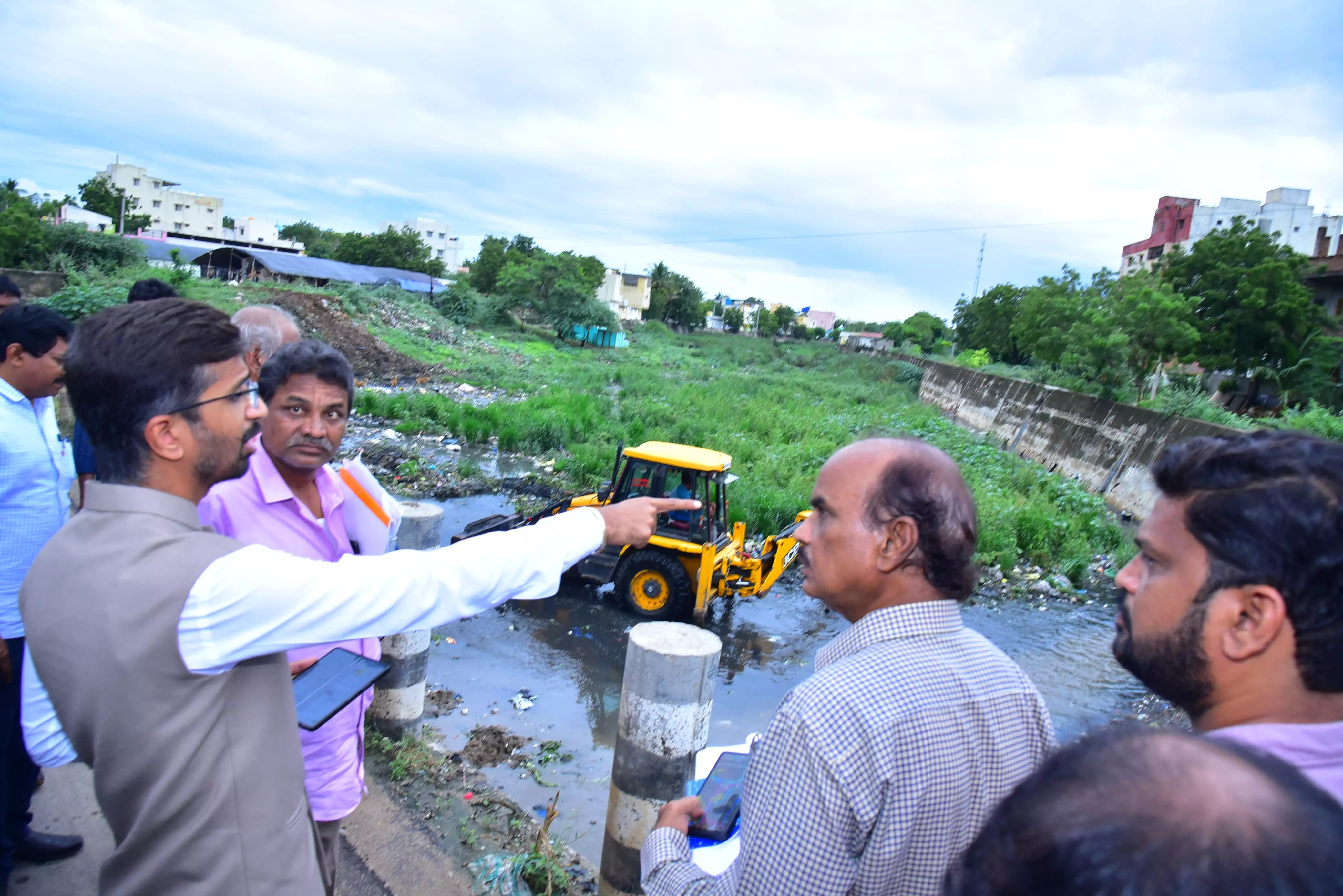 Anantapur city’s Nadimi, Maruva vankas being cleaned Anantapur city’s Nadimi, Maruva vankas being cleaned