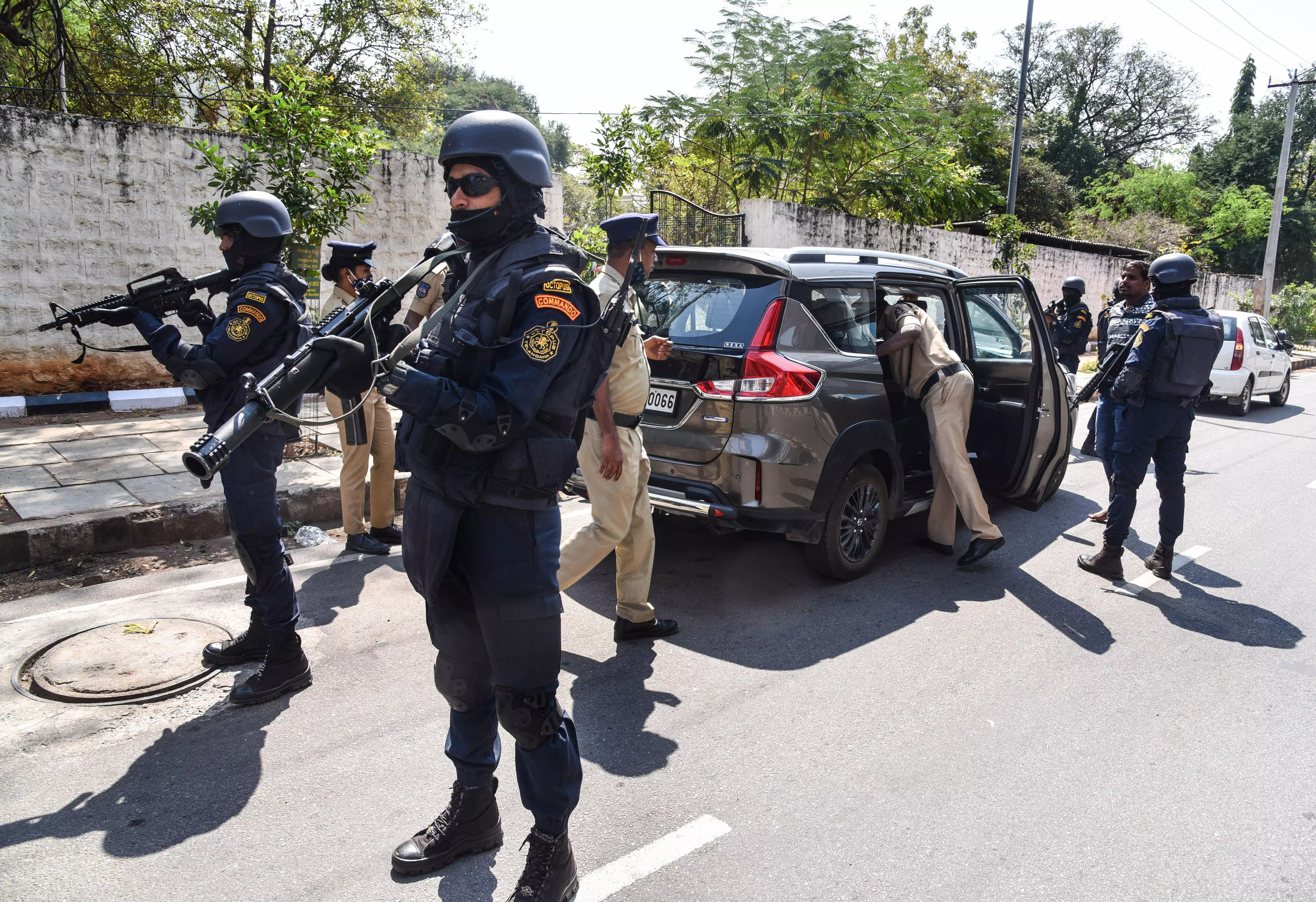 Govt orders withdrawal of NSG commandos from VIP security, CRPF to take charge Govt orders withdrawal of NSG commandos from VIP security, CRPF to take charge