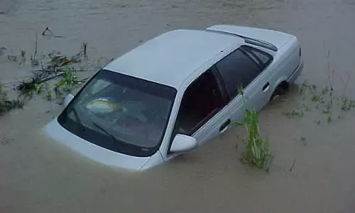 Two killed after car veers off road and plunges into stream in Pamarru