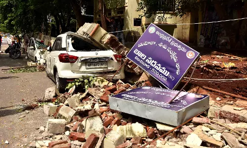 Five cars damaged in Vijayawada wall collapse