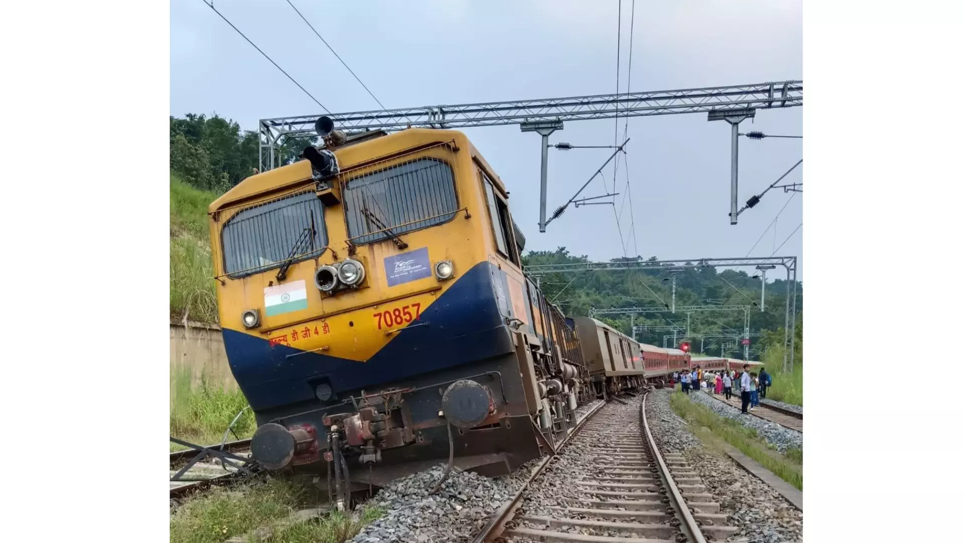 Agartala-Lokmanya Tilak Express derails in Assam Agartala-Lokmanya Tilak Express derails in Assam