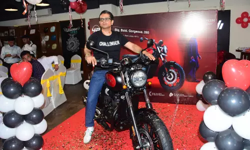 Jawa Yezdi 350 Jawa 42 FJ Features, Onroad Price