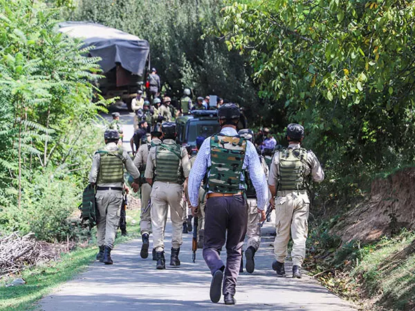 J-K: Encounter underway along LOC in Baramulla J-K: Encounter underway along LOC in Baramulla