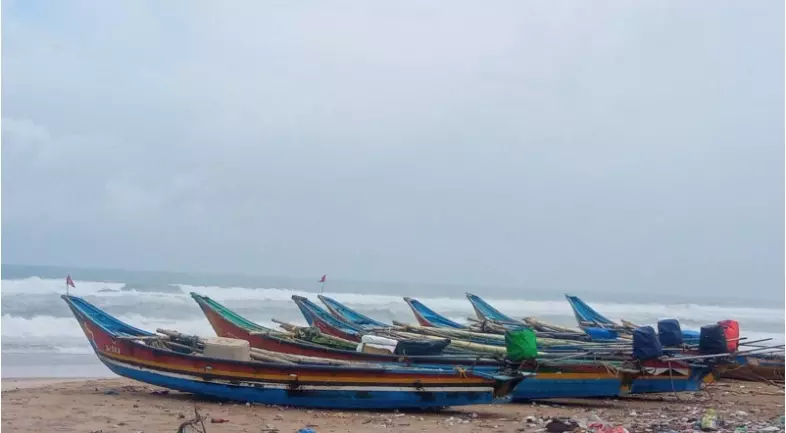 Sri Lankan Navy Detains Eight Indian Fishermen, Seizes Two Boats Sri Lankan Navy Detains Eight Indian Fishermen, Seizes Two Boats