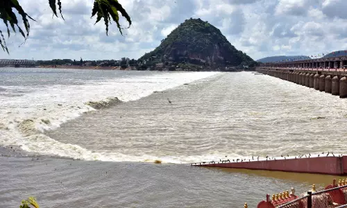 Surplus 2.12 lakh cusecs released from Prakasam Barrage