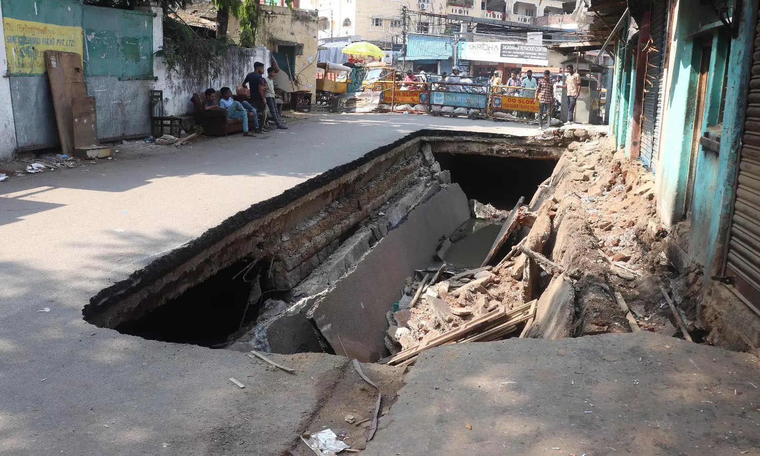 Road caves in after sewerage pipeline in Goshamahal collapses Road caves in after sewerage pipeline in Goshamahal collapses