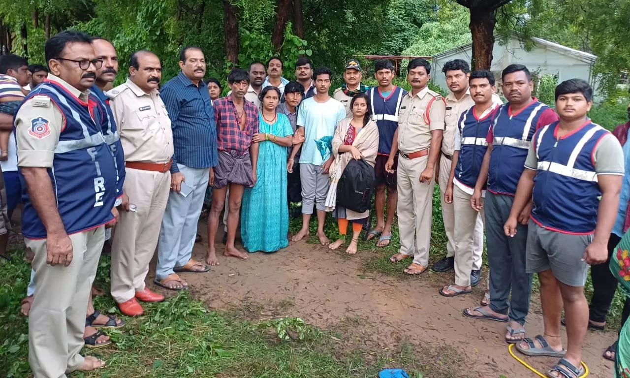 Marooned family rescued from Anantapur TV tower area