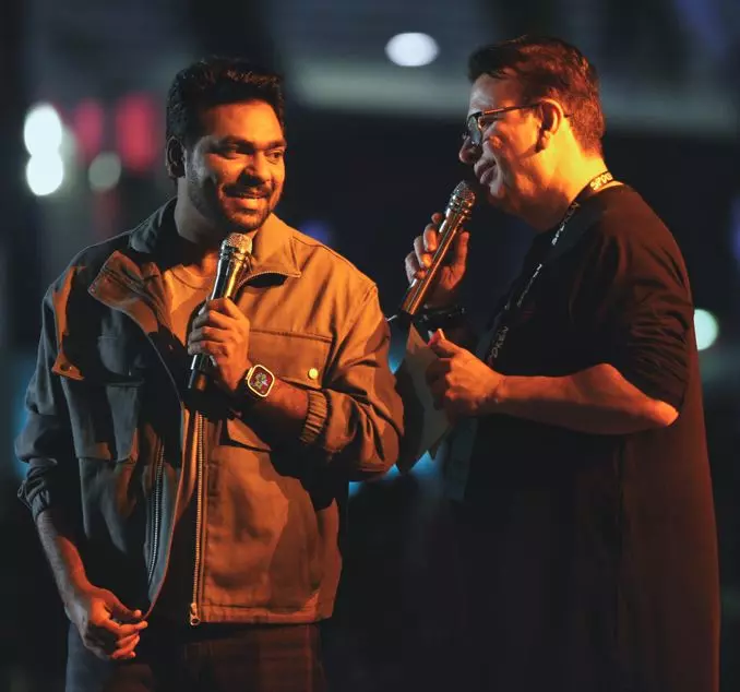 Zakir Khan Announces Touring Break, Cites Year-Long Health Concerns