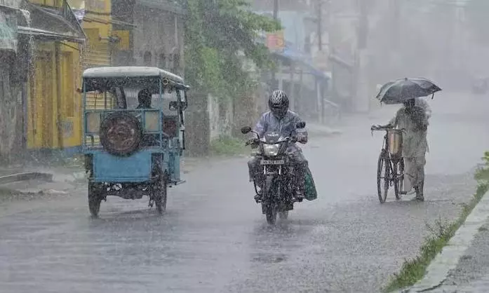 Heavy rain brings respite to Vizag Heavy rain brings respite to Vizag