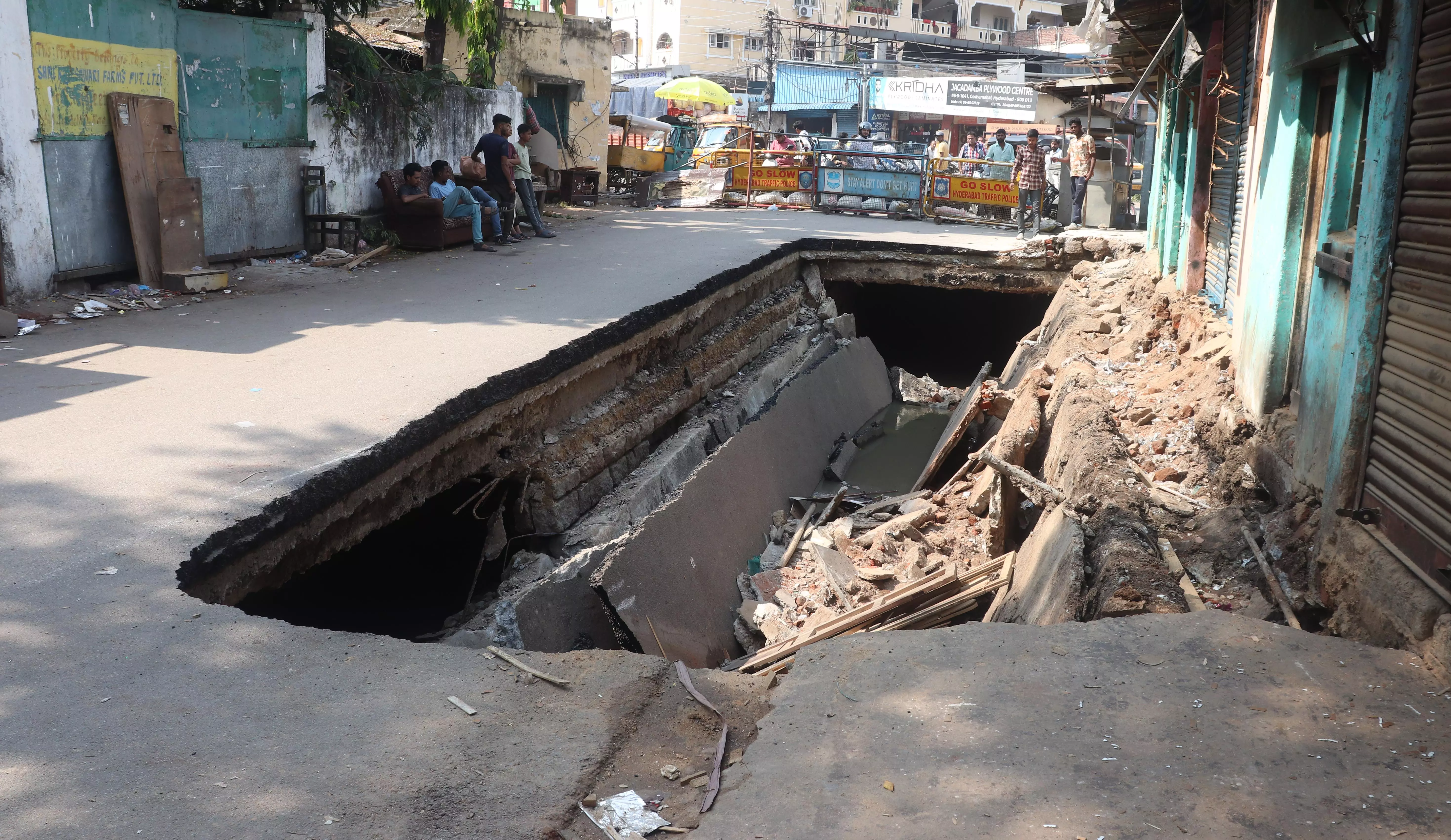 Road caves in after sewerage pipeline in Goshamahal collapses Road caves in after sewerage pipeline in Goshamahal collapses