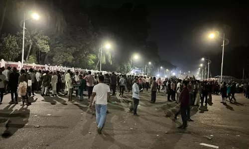 Bangladesh protesters seige presidential palace