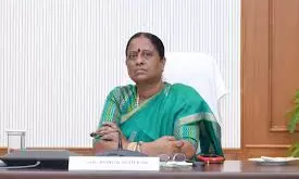 Konda Surekha bats for forest officials’ bravery awards