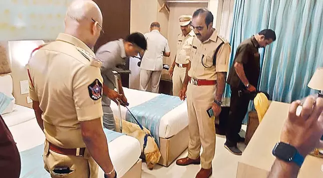 Tirupati: Hotels receive bomb threat calls Tirupati: Hotels receive bomb threat calls