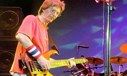 Phil Lesh, founding member of Grateful Dead and influential bassist, dies at 84 Phil Lesh, founding member of Grateful Dead and influential bassist, dies at 84