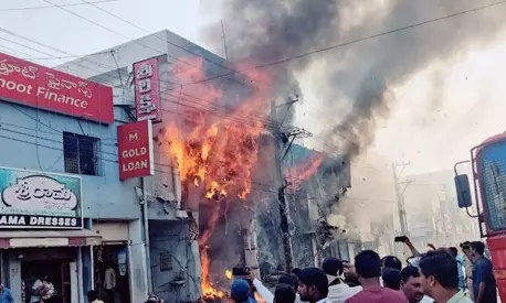 Jangaon: Major fire in 2 shopping malls