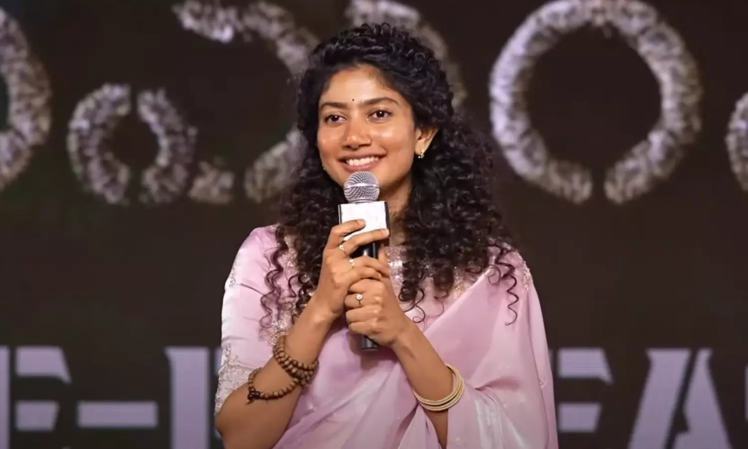 Sai Pallavi shuts troll like a pro; responds to rumours Sai Pallavi shuts troll like a pro; responds to rumours