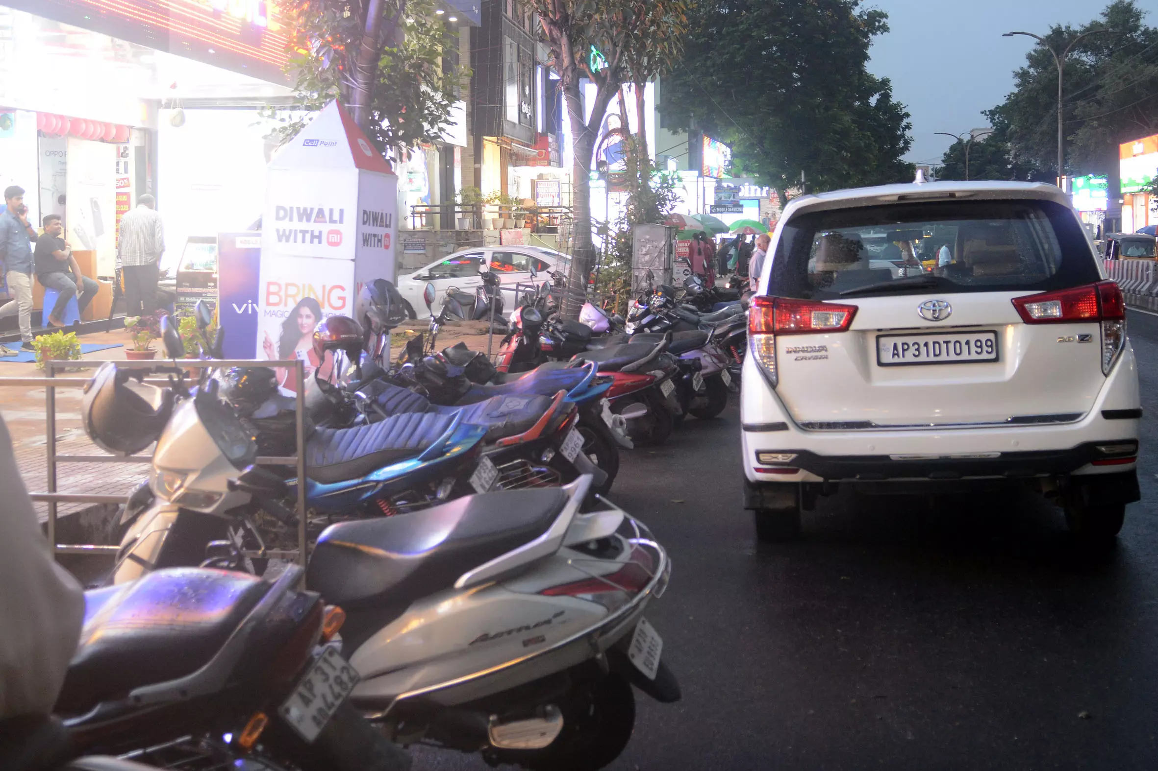 Traffic Woes Plague Vizag as City Tackles Parking Crisis Traffic Woes Plague Vizag as City Tackles Parking Crisis