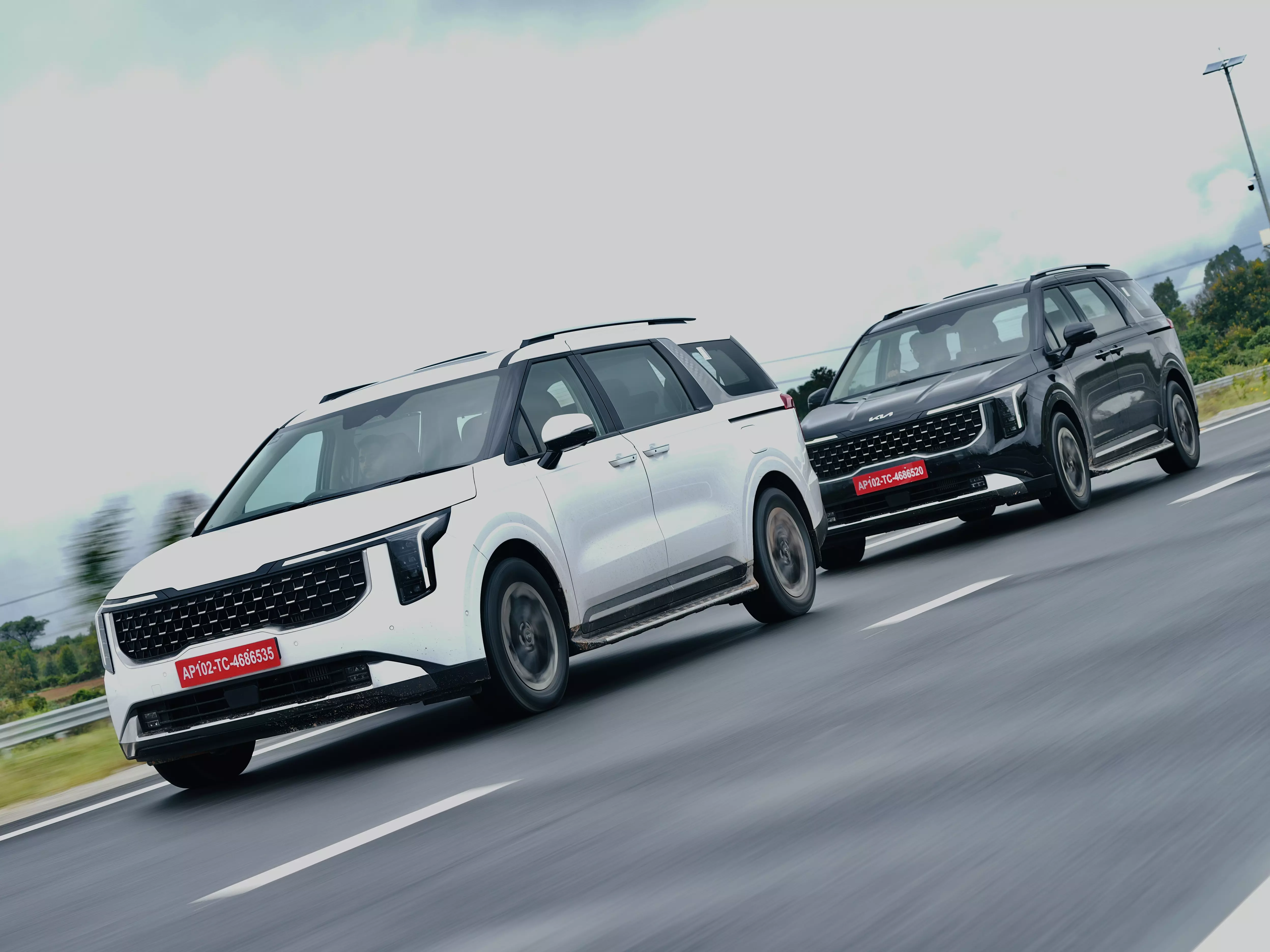 New Kia Carnival Priced at Rs 64 Lakh Booked for a Year New Kia Carnival Priced at Rs 64 Lakh Booked for a Year