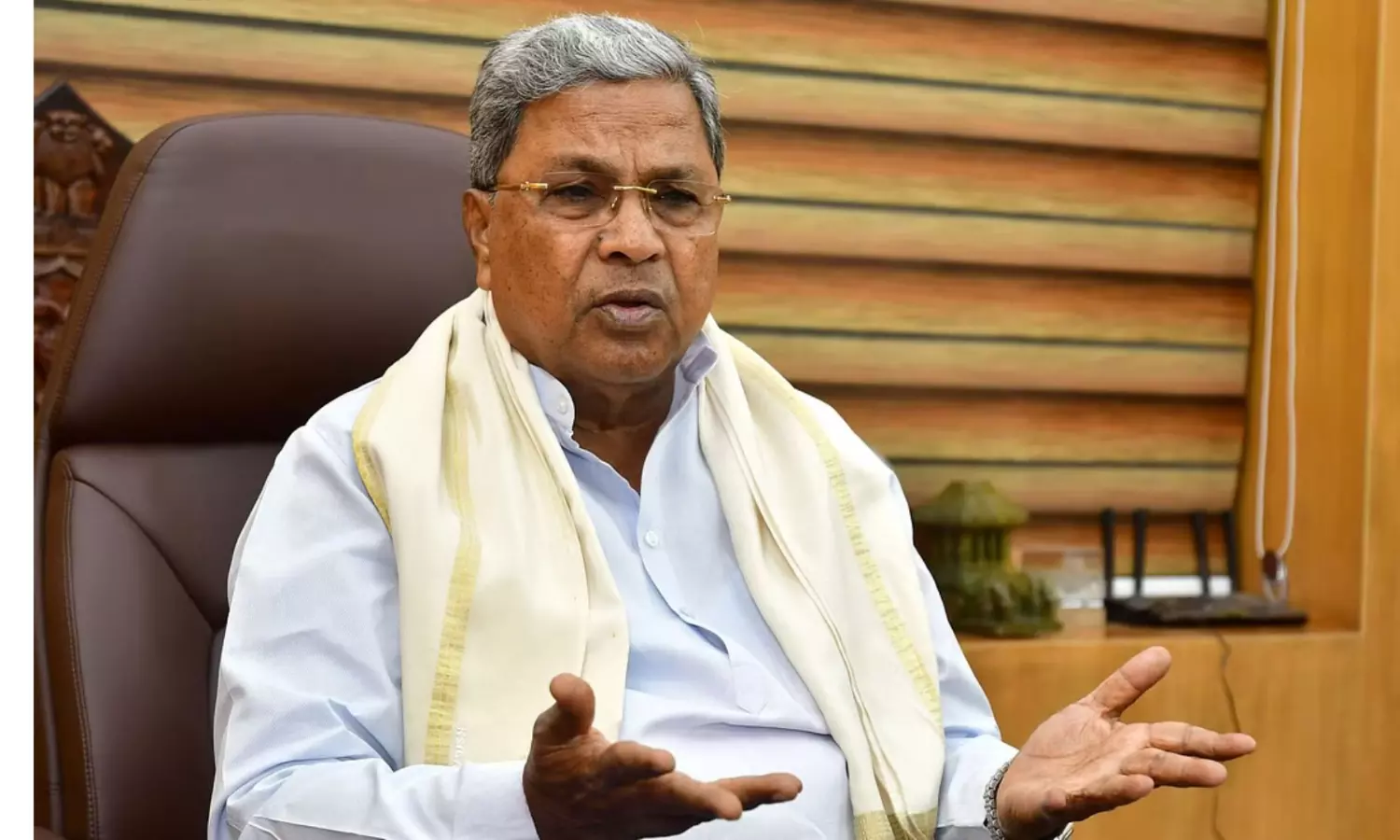 Karnataka CM asks commercial tax, excise officials to meet target