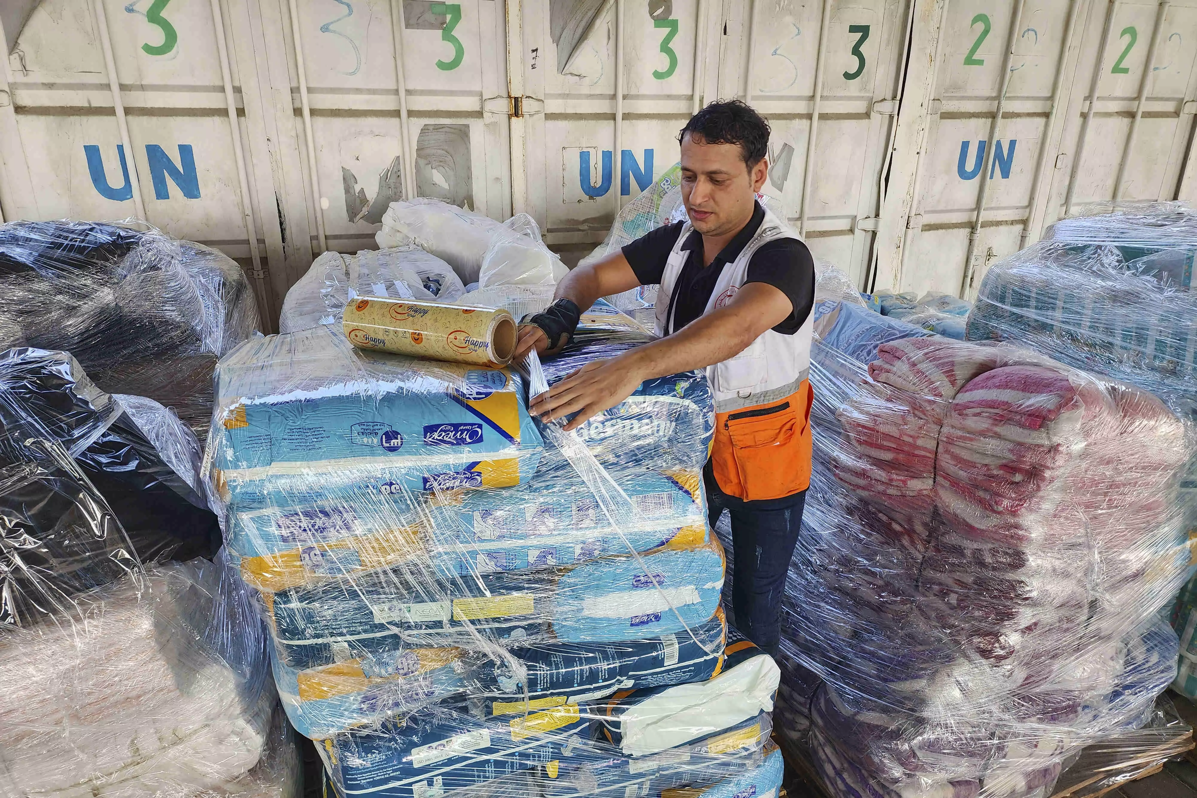 Israel bans main UN Gaza aid agency Israel bans main UN Gaza aid agency