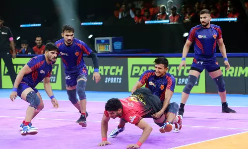 Pro Kabaddi League | Bengaluru Bulls Edge Out Dabang Delhi Season Opener