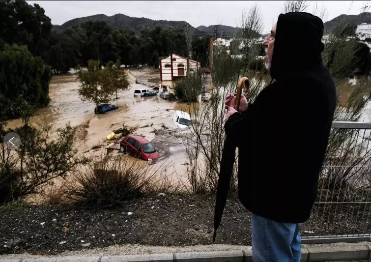 Flash floods in Spain sweep away cars, disrupt trains and leave several missing Flash floods in Spain sweep away cars, disrupt trains and leave several missing
