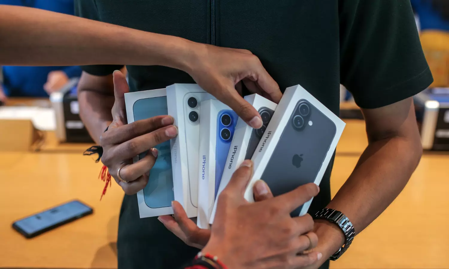 Apple Ships $6 Billion of iPhones From India in Big China Shift Apple Ships $6 Billion of iPhones From India in Big China Shift