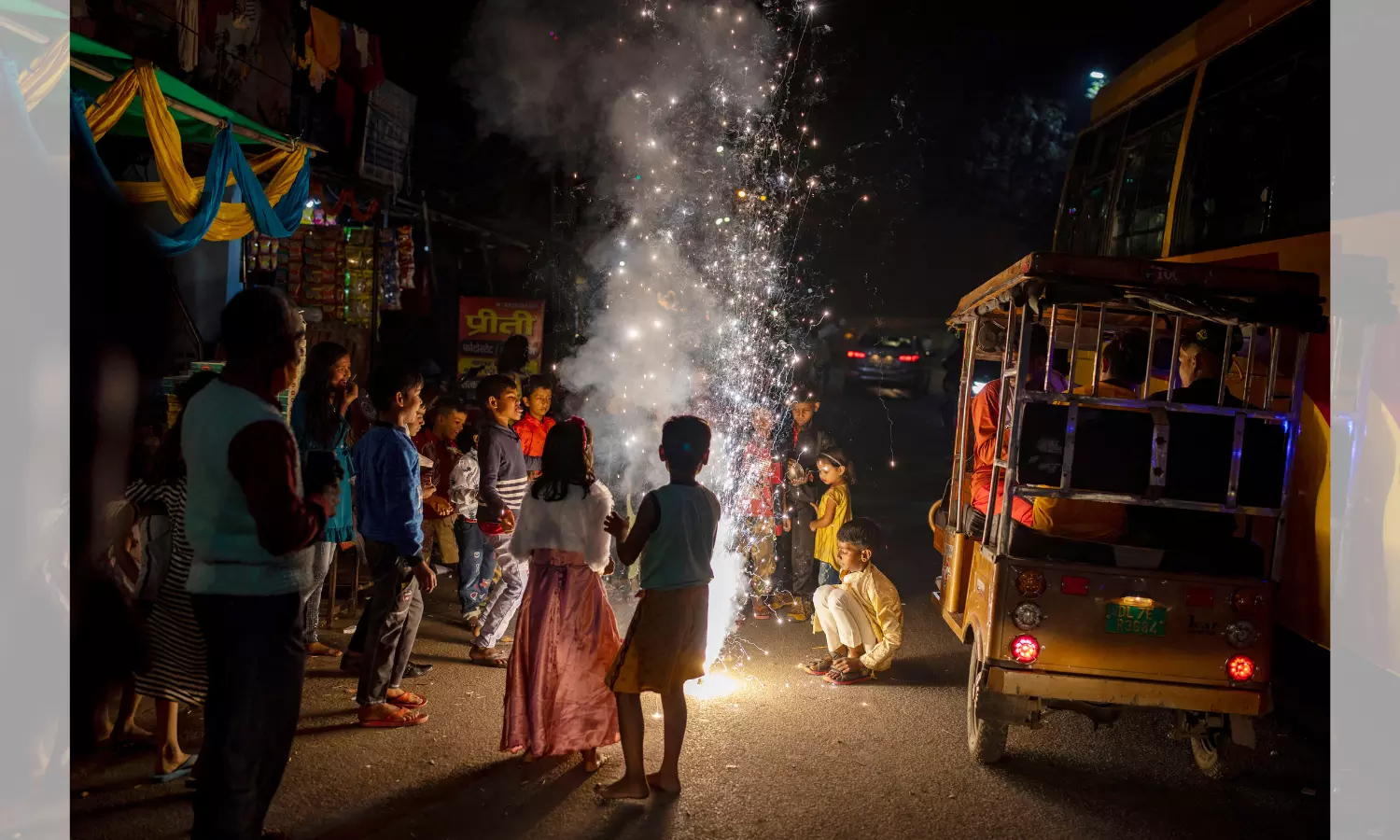 Delhi Fire Services receive 318 fire-related calls on Diwali, highest in 13 years Delhi Fire Services receive 318 fire-related calls on Diwali, highest in 13 years