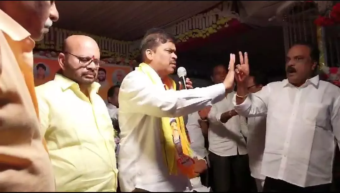 Clashes erupt between Jana Sena and TD at Pithapuram Clashes erupt between Jana Sena and TD at Pithapuram