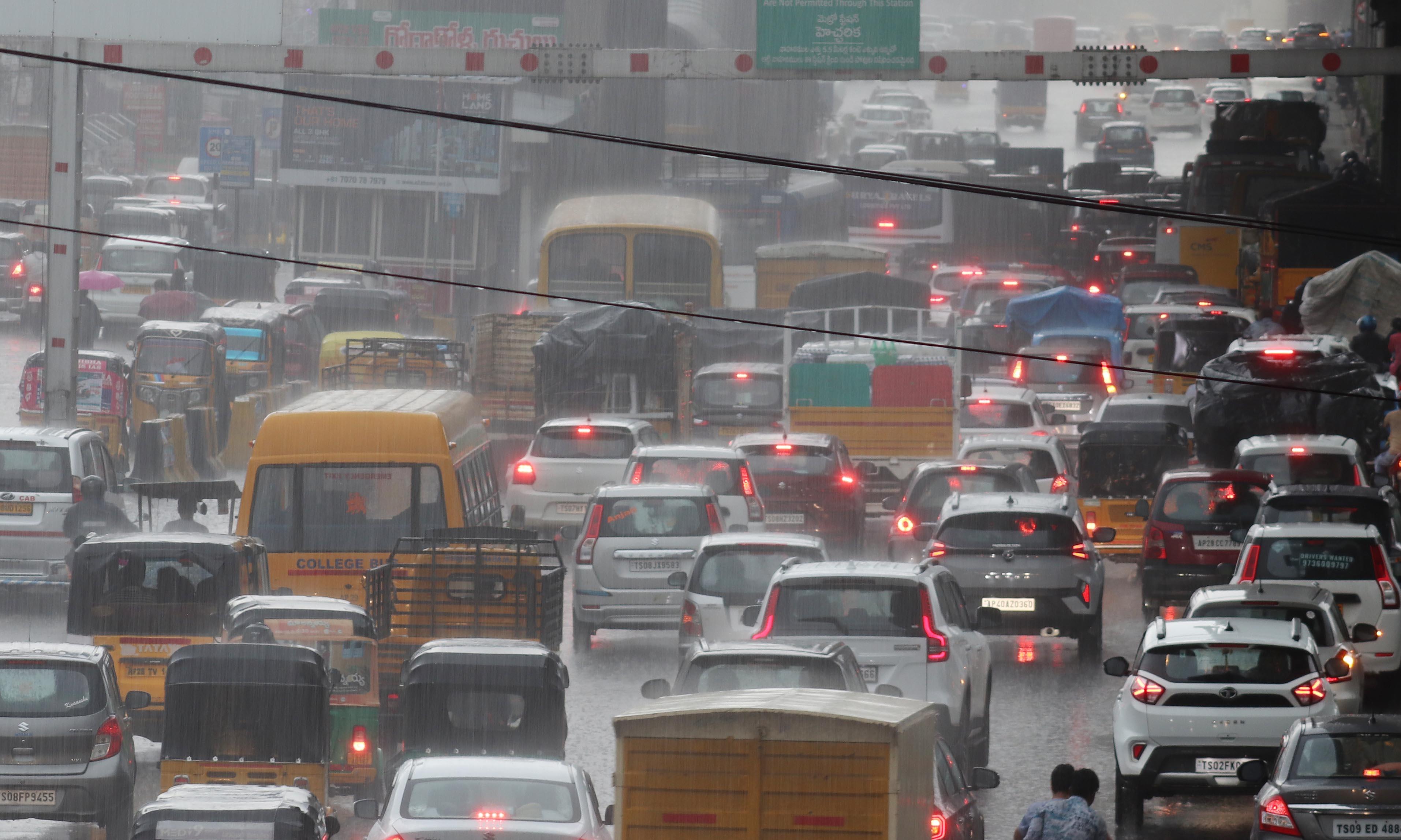 Suddden Raining Sudden rain brings traffic to standstill in Hyderabad